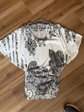 Body Central Black & White Paisley Floral Tunic